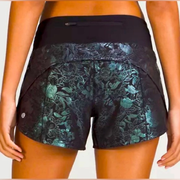 NWOT Lululemon “Speed Up short” 4”, logo Flourish Black iridescent foil, size 4 - Picture 10 of 17